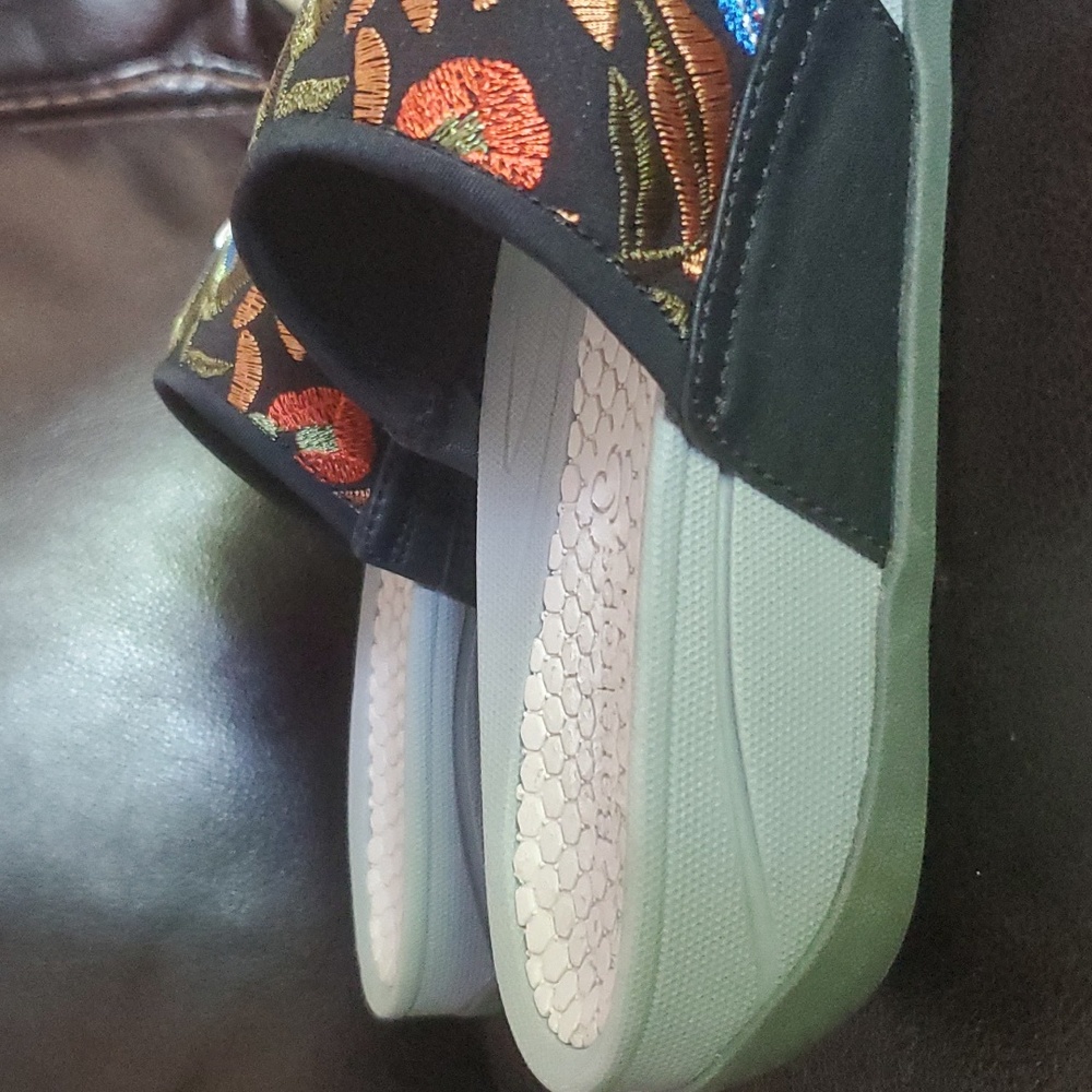 BareTraps Flip Flop - Picture 2 of 5
